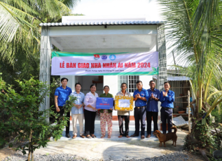 Tra Vinh University delivers charity house in Tra Cu District