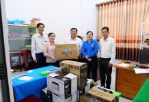 TVU donates equipment to support local administration in Tan An Commune